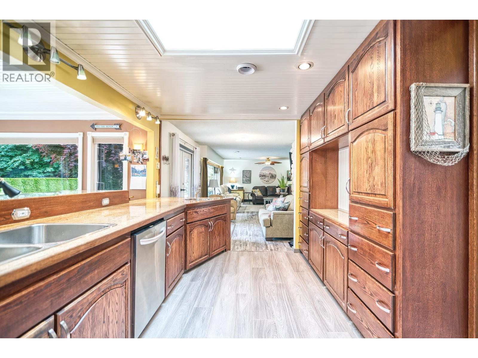 6241 SECHELT INLET ROAD, Sechelt