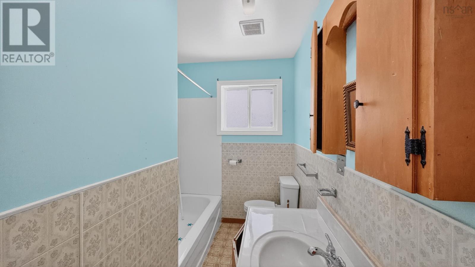 Property 13 of 24 of 137 Hills Road