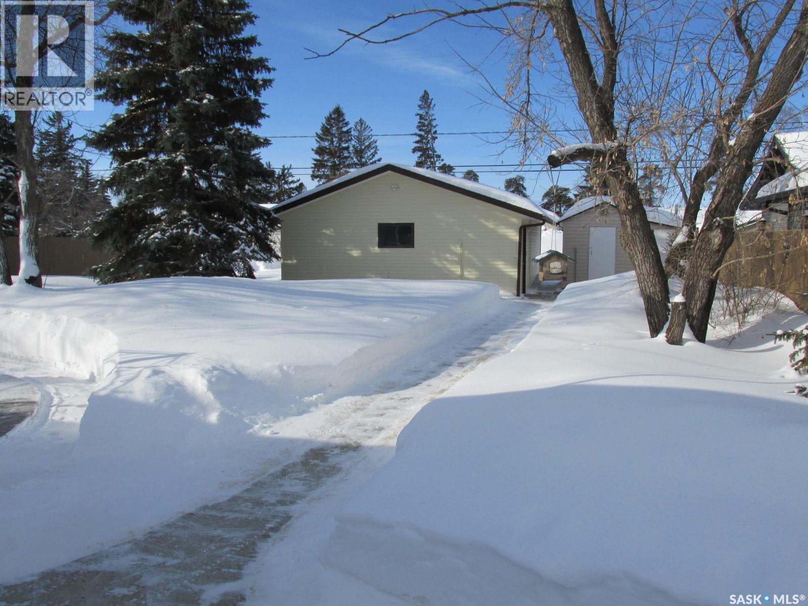 204 6th STREET N - Photo 3 of 49, Nipawin, Saskatchewan