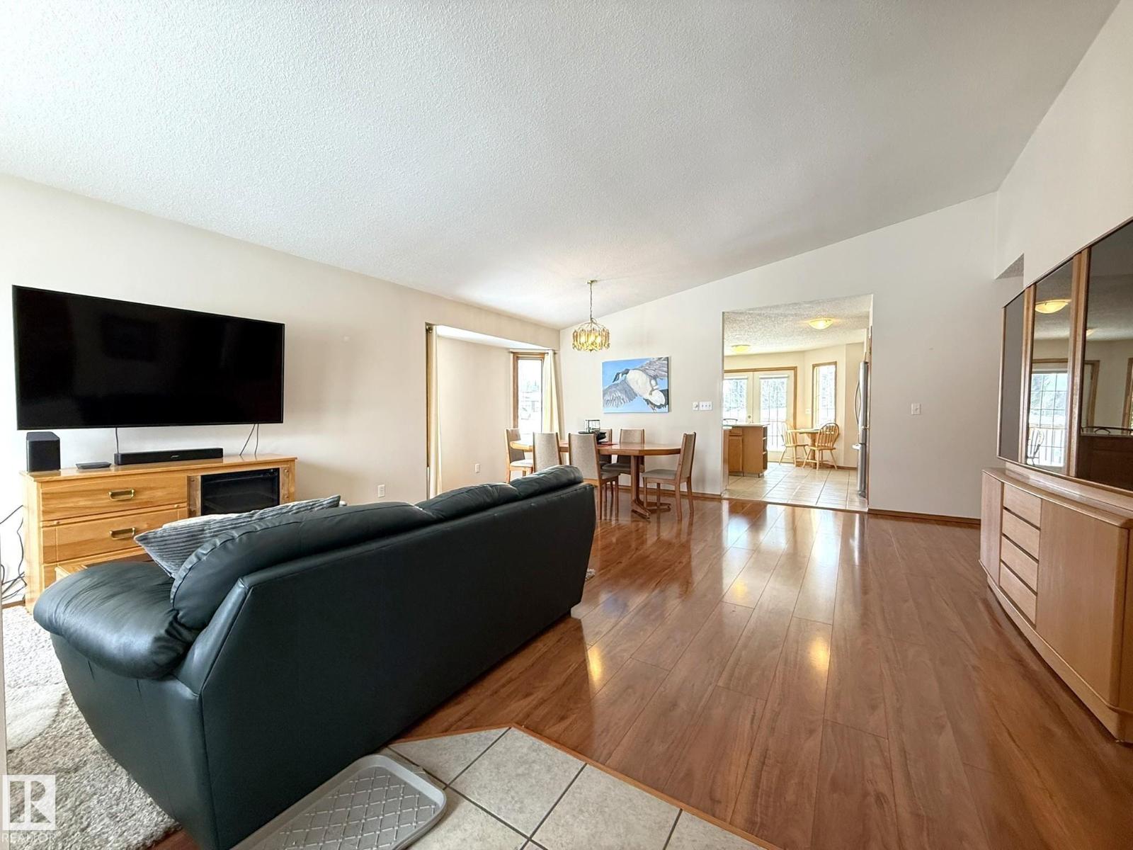 1 BAMBER PL - Photo 3 of 38, Leduc, Alberta