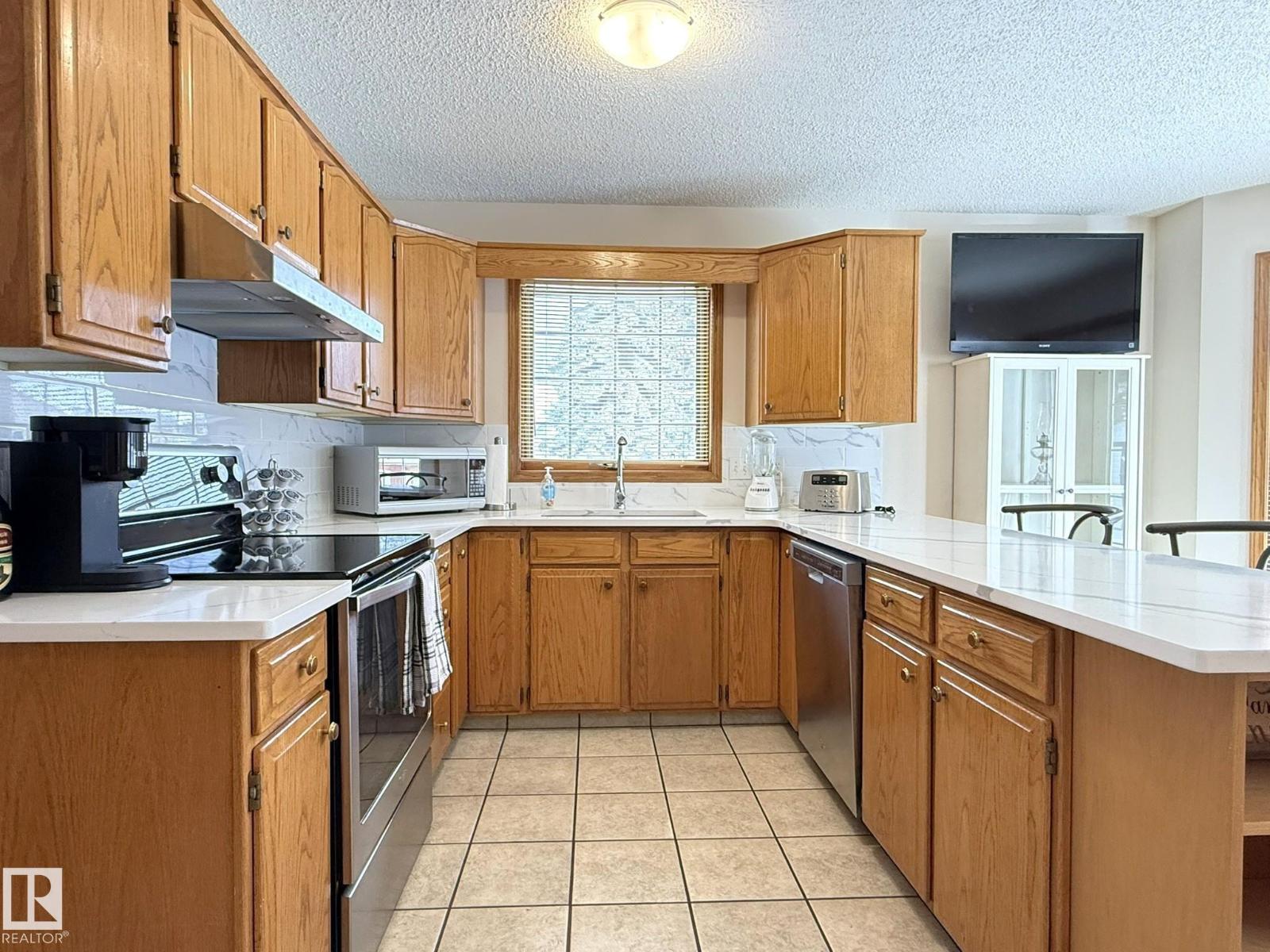 1 BAMBER PL - Photo 5 of 38, Leduc, Alberta