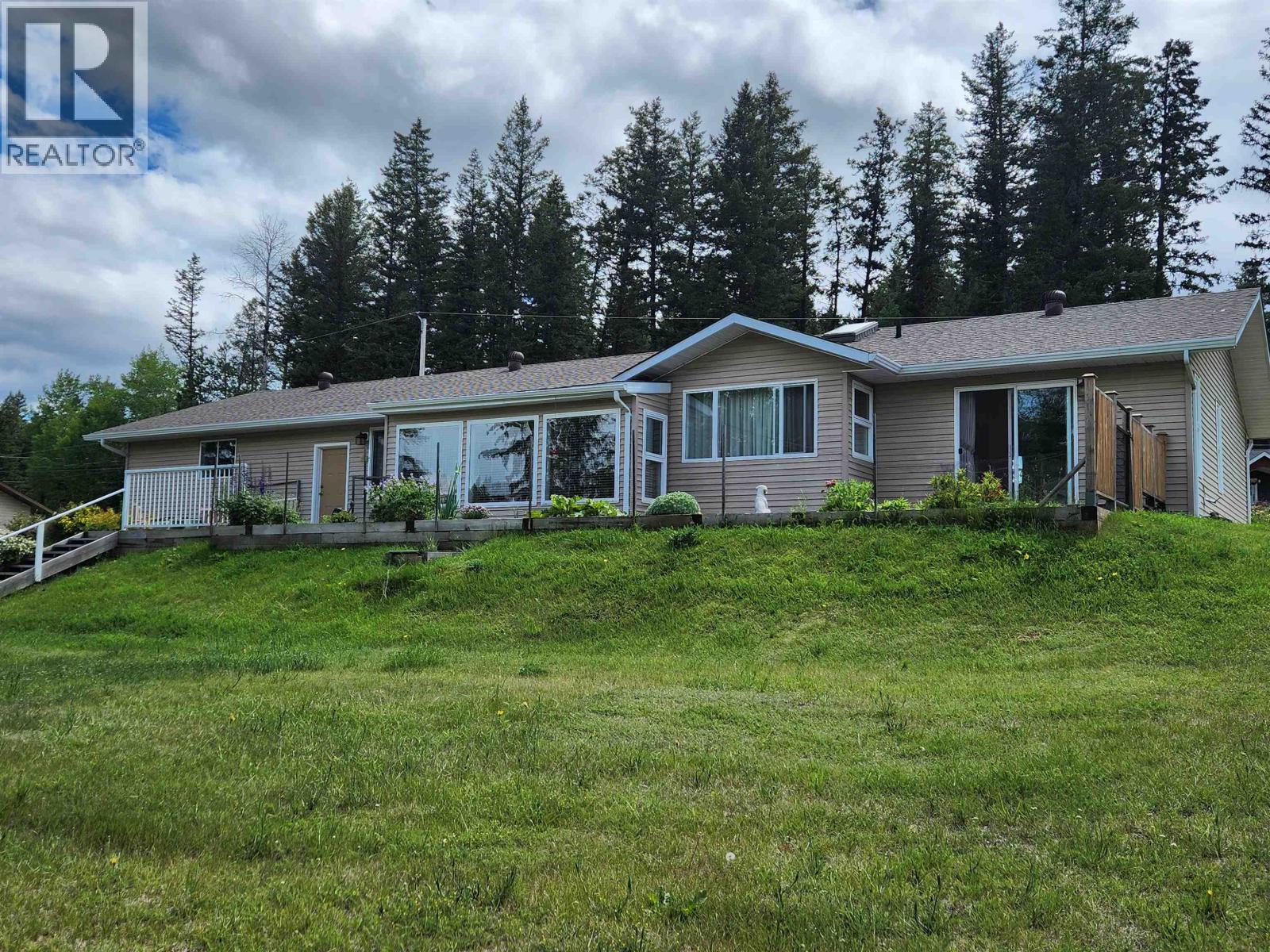 5207 KALLUM DRIVE - Photo 2 of 30, 108 Mile Ranch, British Columbia
