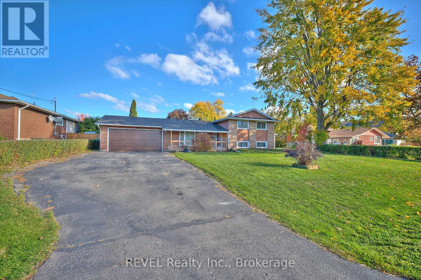 42 EMILY STREET - Photo 2 of 50, Grimsby (Grimsby West), Ontario