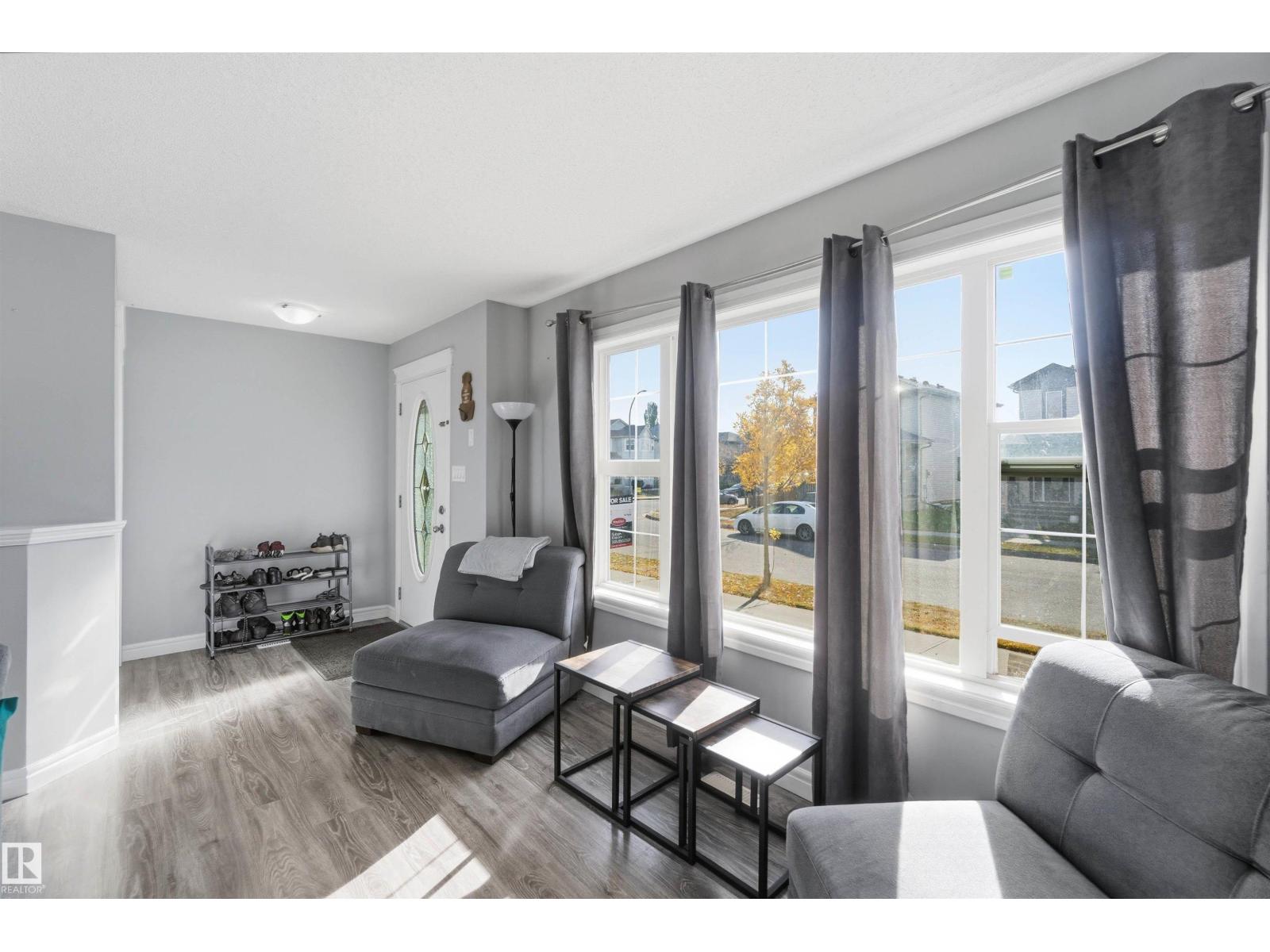 3908 161 AV NW NW - Photo 2 of 21, Edmonton, Alberta