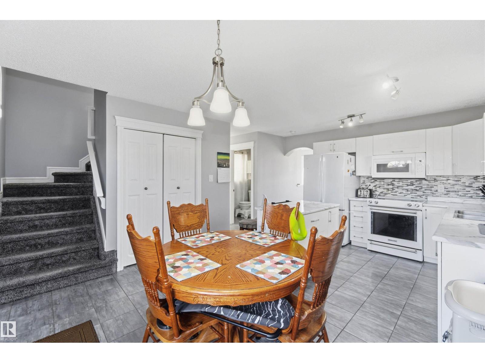 3908 161 AV NW NW - Photo 5 of 21, Edmonton, Alberta