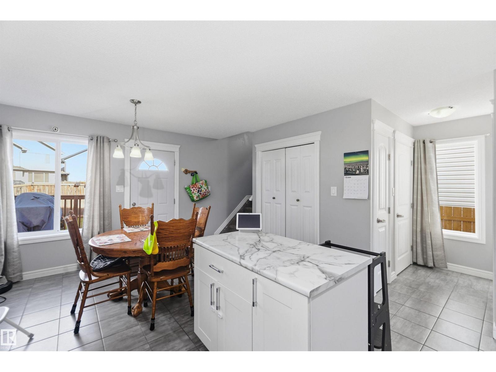 3908 161 AV NW NW - Photo 3 of 21, Edmonton, Alberta