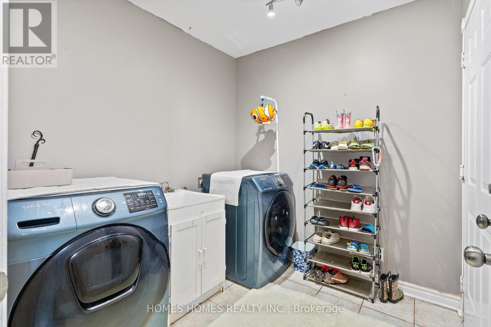 5183 SHERKSTON ROAD - 32