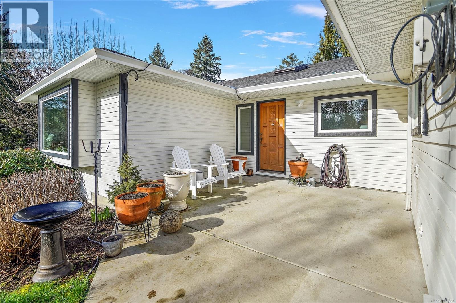 1028 Bramfield Pl, Central Saanich