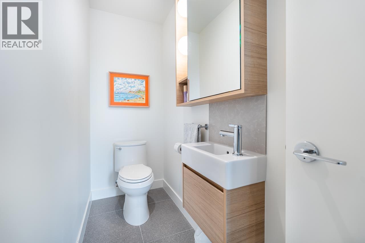 #12-6340 MARKET Avenue, Delta