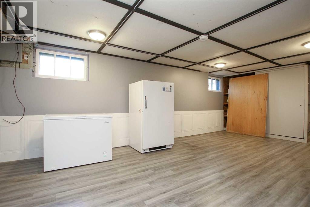 Single Family House for Sale in   Avenue Mountview Red Deer 