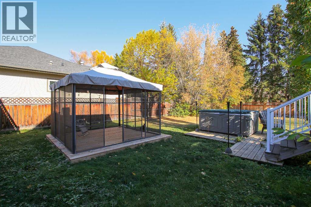 Single Family House for Sale in   Avenue Mountview Red Deer 