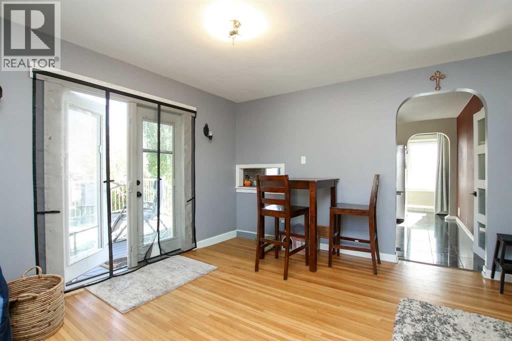 Single Family House for Sale in   Avenue Mountview Red Deer 