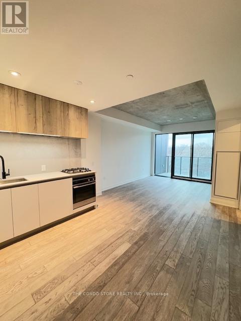 2625 Dundas Street West 406