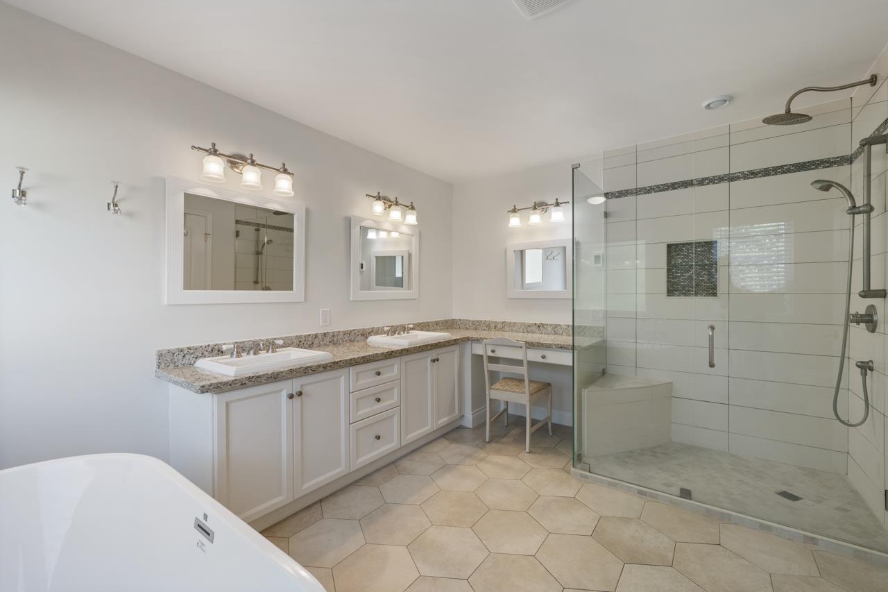 14027 BLACKBURN AVENUE, White Rock