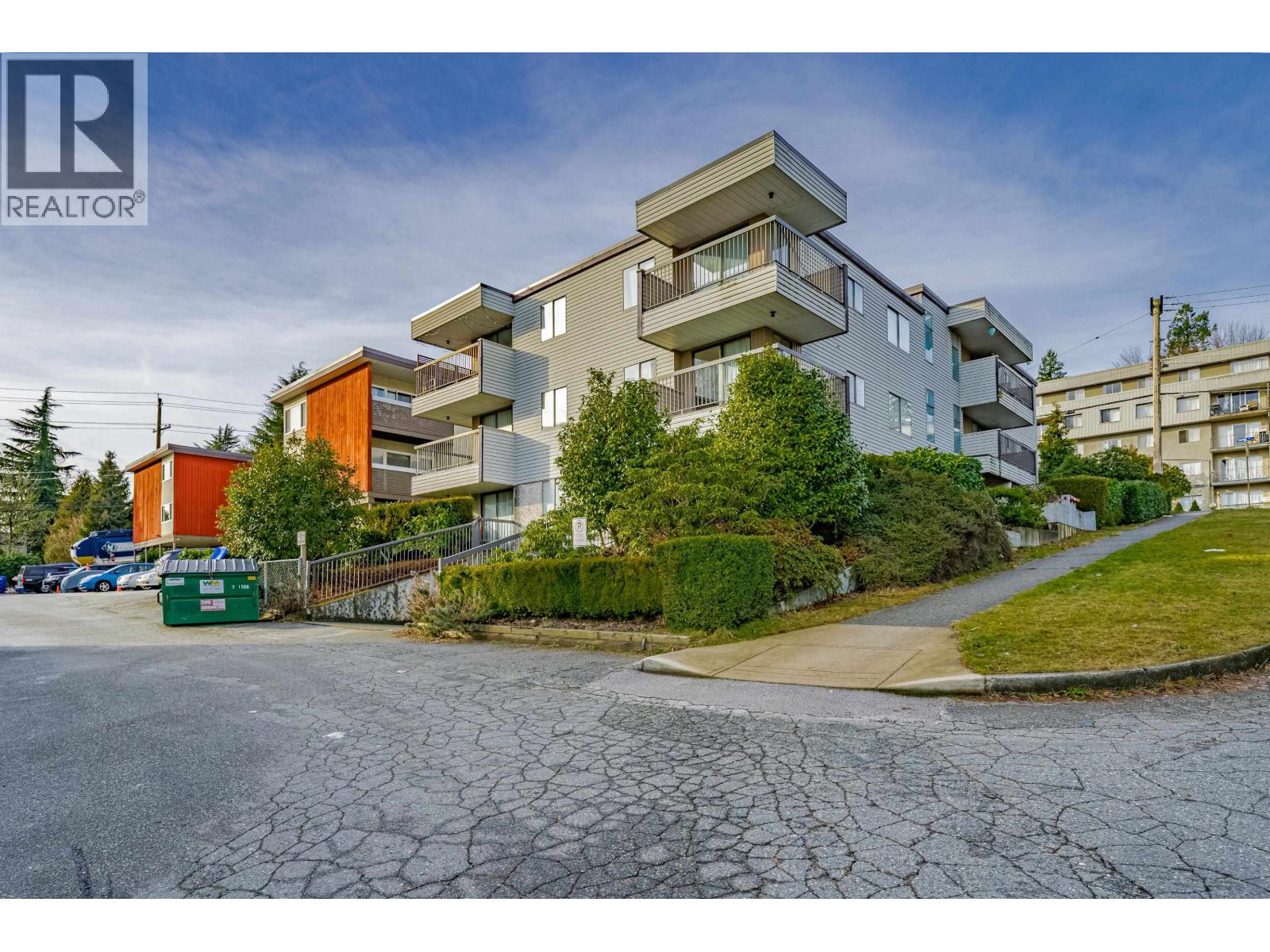 76 COBURG STREET - Photo 2 of 6, New Westminster, British Columbia