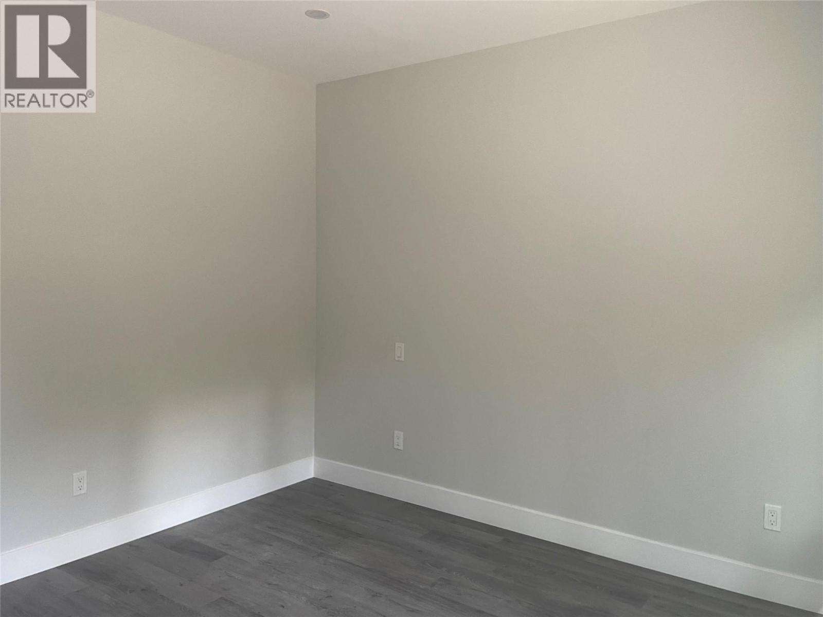 160 3rd Avenue, Christina Lake