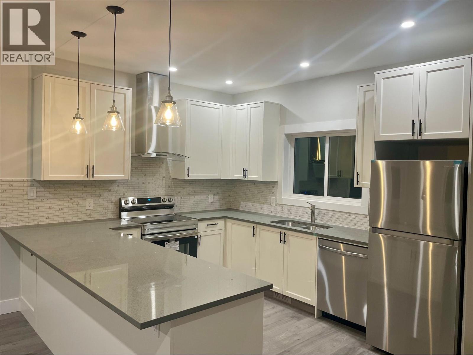 160 3rd Avenue, Christina Lake