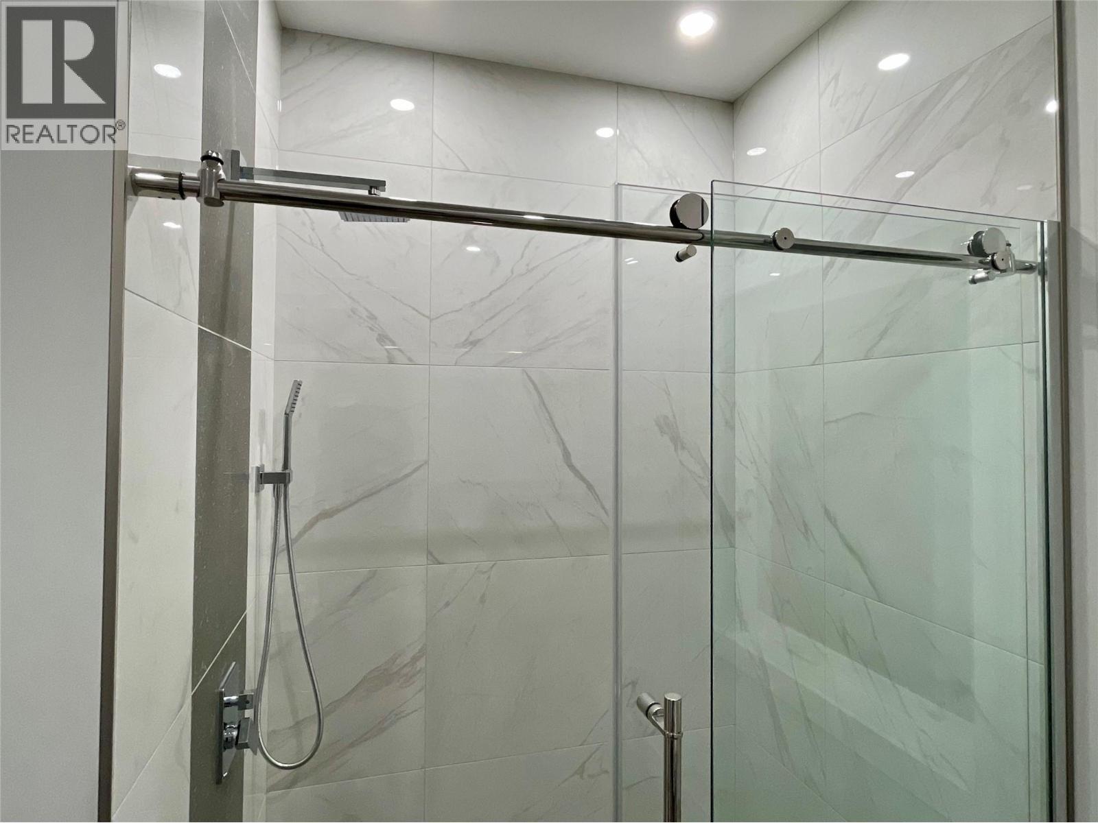 160 3rd Avenue, Christina Lake