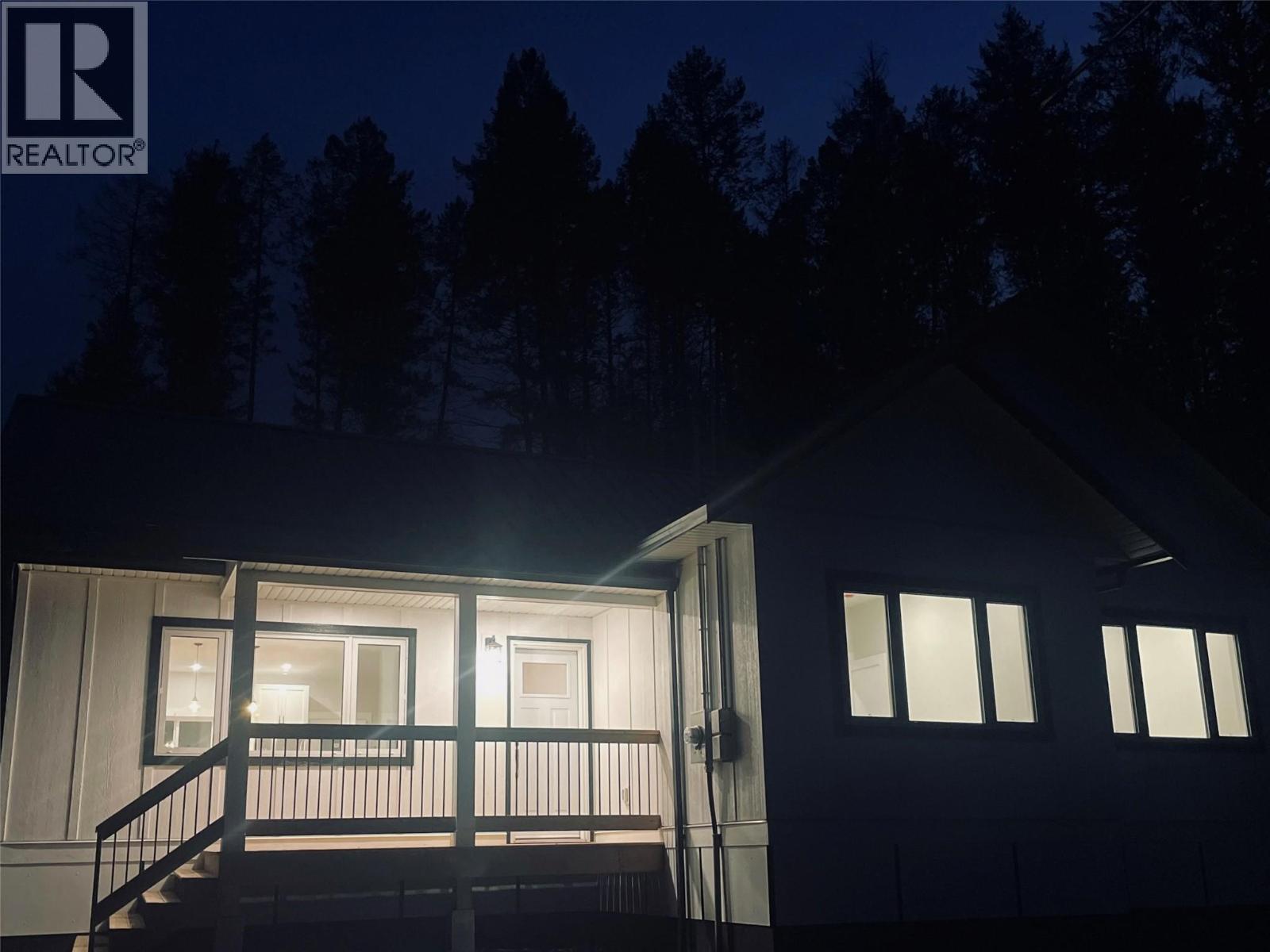 160 3rd Avenue, Christina Lake