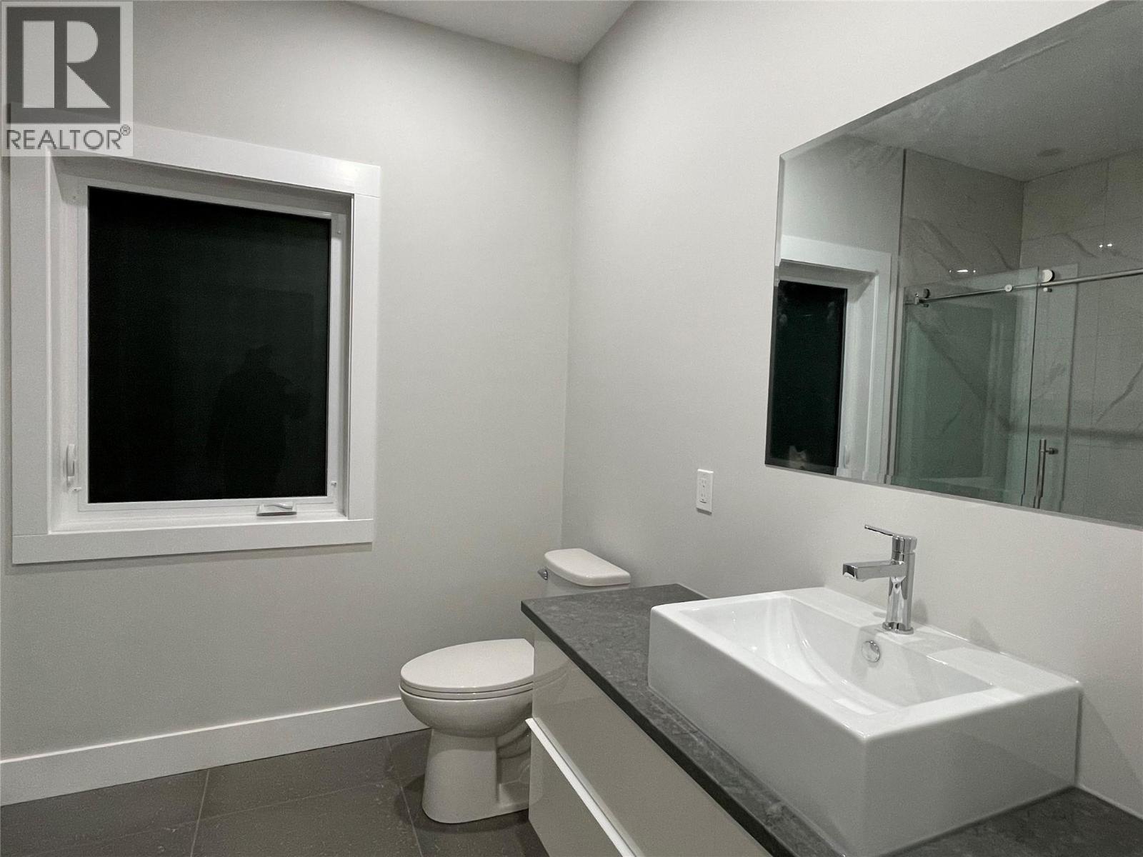 160 3rd Avenue, Christina Lake