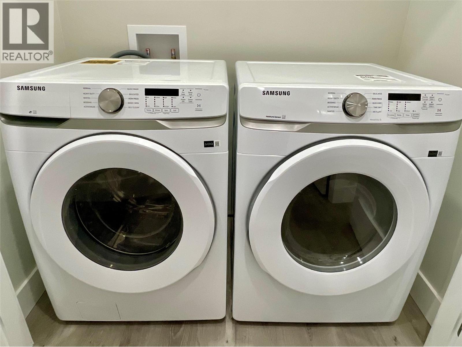 160 3rd Avenue, Christina Lake