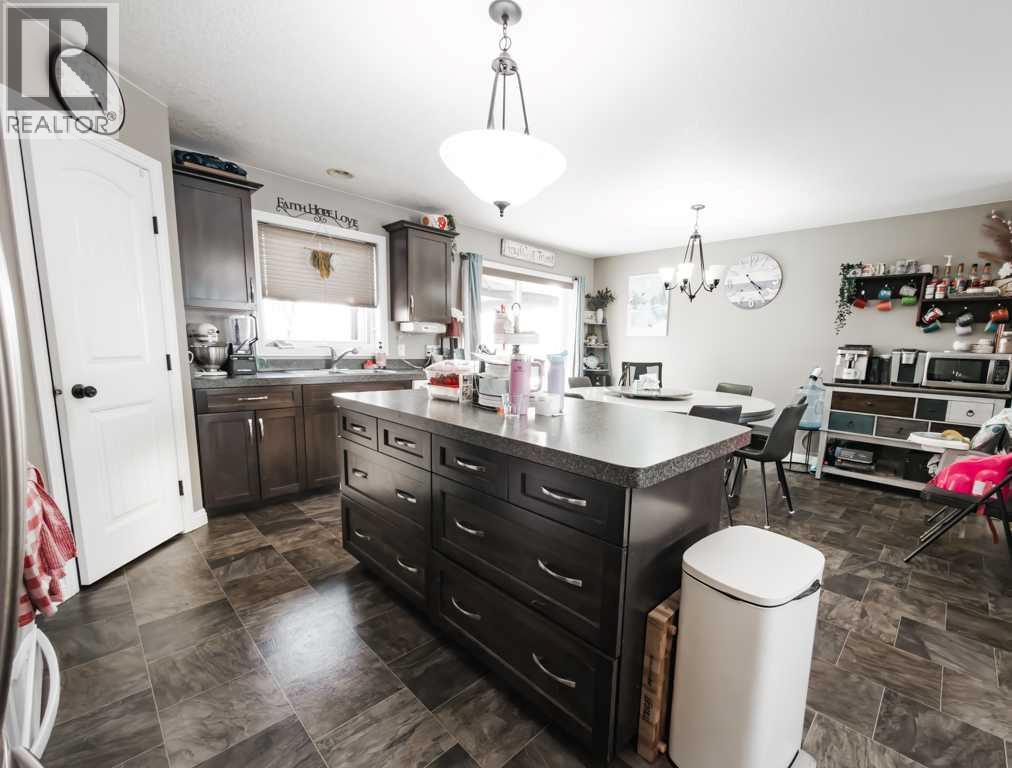 10921 99 Avenue - Photo 5 of 34, La Crete, Alberta