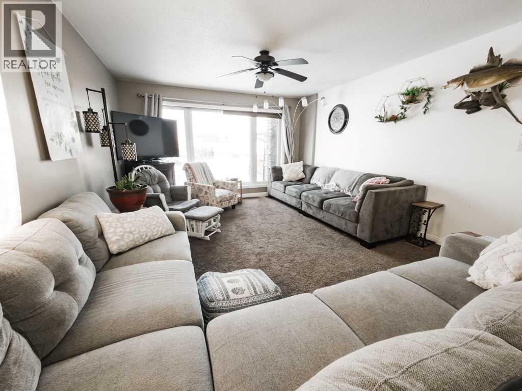 10921 99 Avenue - Photo 3 of 34, La Crete, Alberta