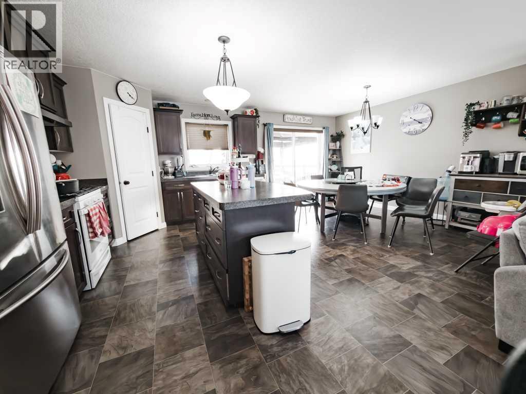 10921 99 Avenue - Photo 4 of 34, La Crete, Alberta