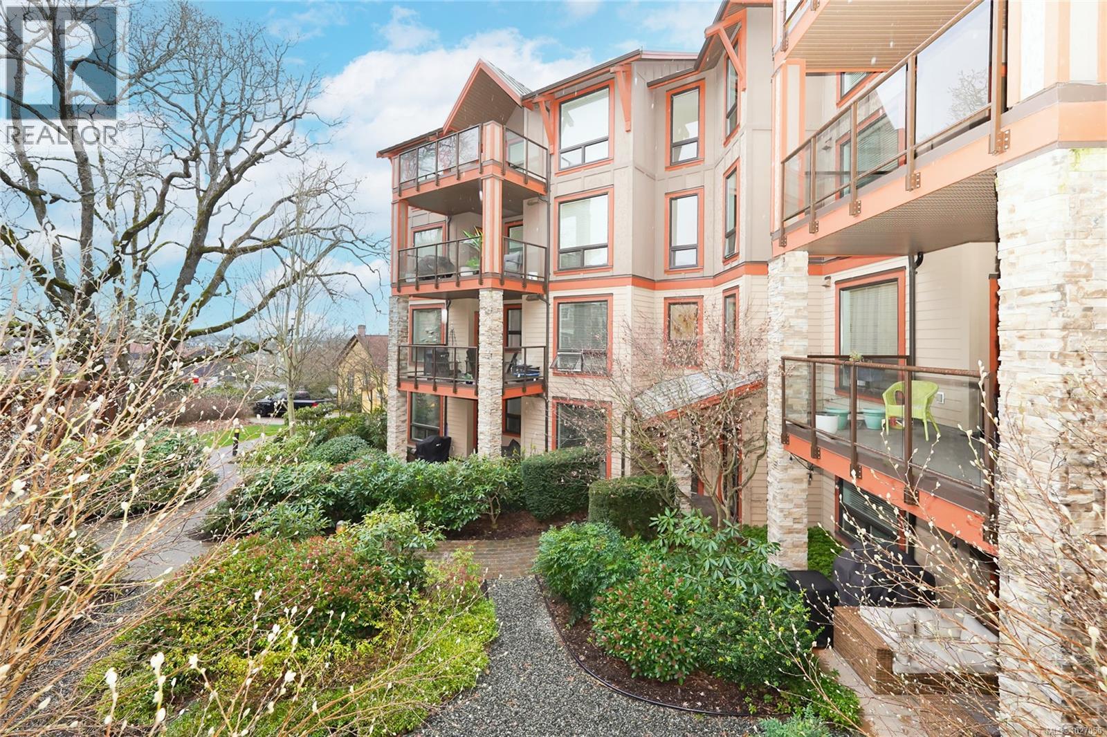 208 4529 West Saanich Road, Saanich