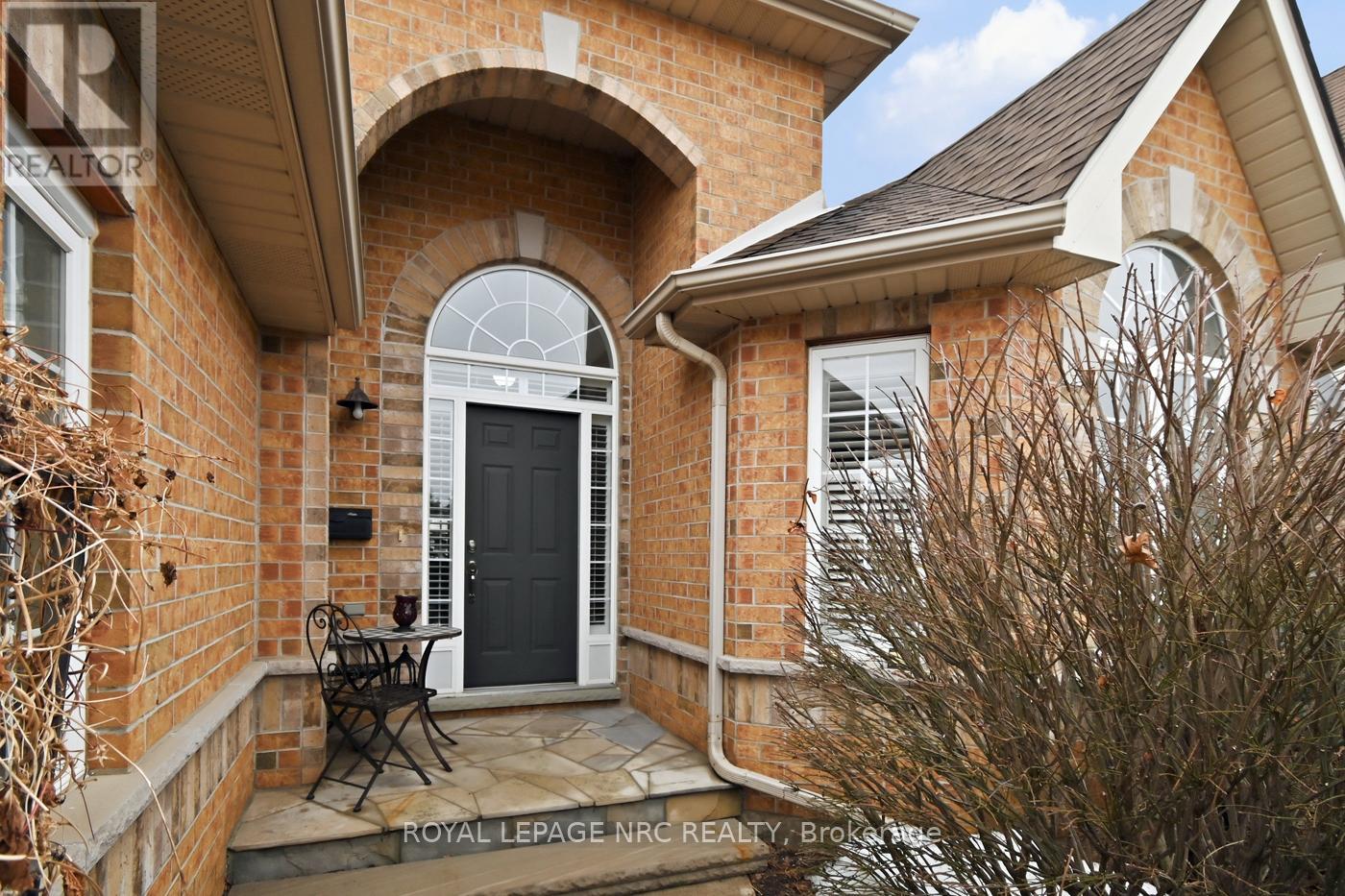 65 MCCAFFERY CRESCENT - Photo 4 of 50, St. Catharines (Rykert/Vansickle), Ontario