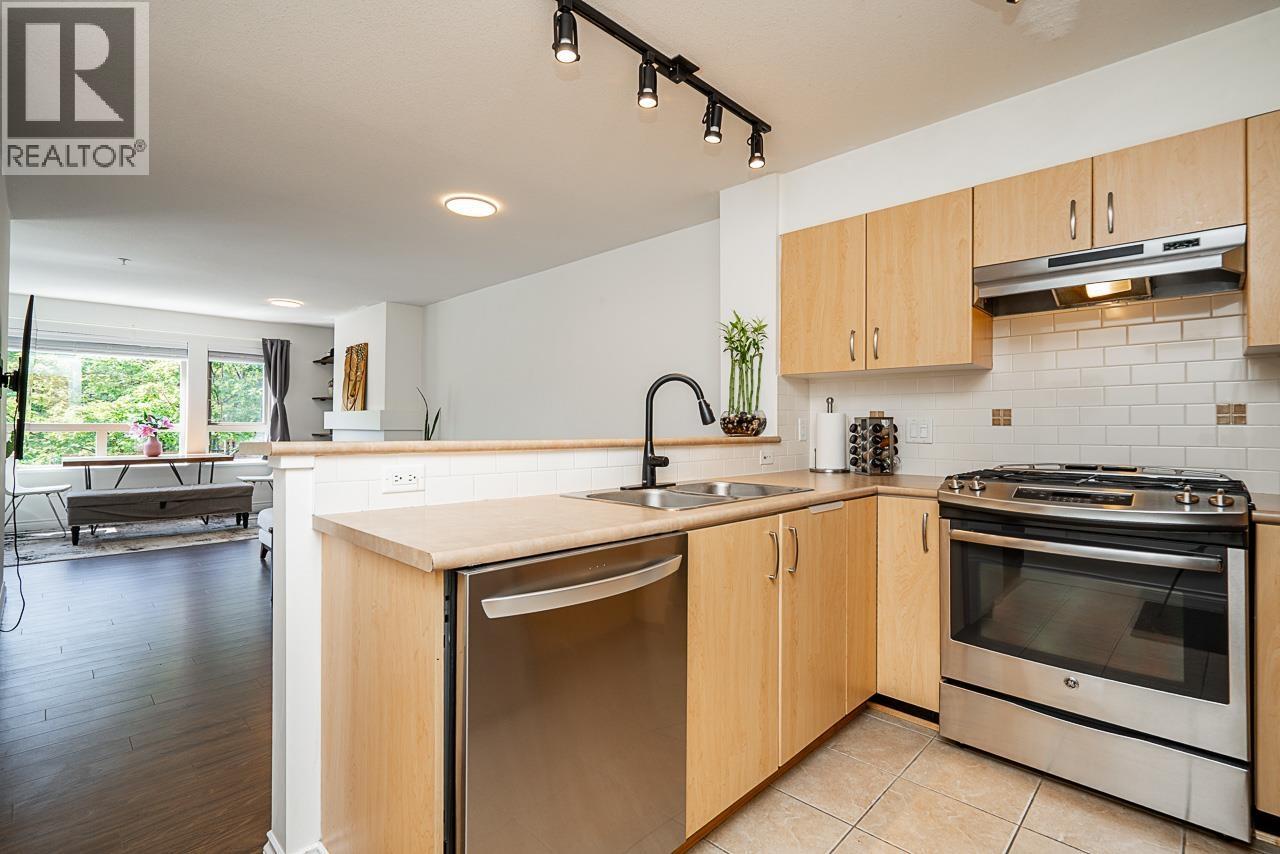 217 801 KLAHANIE DRIVE, Port Moody