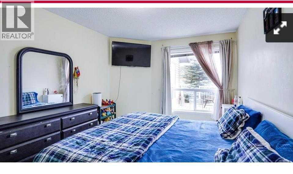 74 Tarlake Circle NE - Photo 3 of 9, Calgary, Alberta