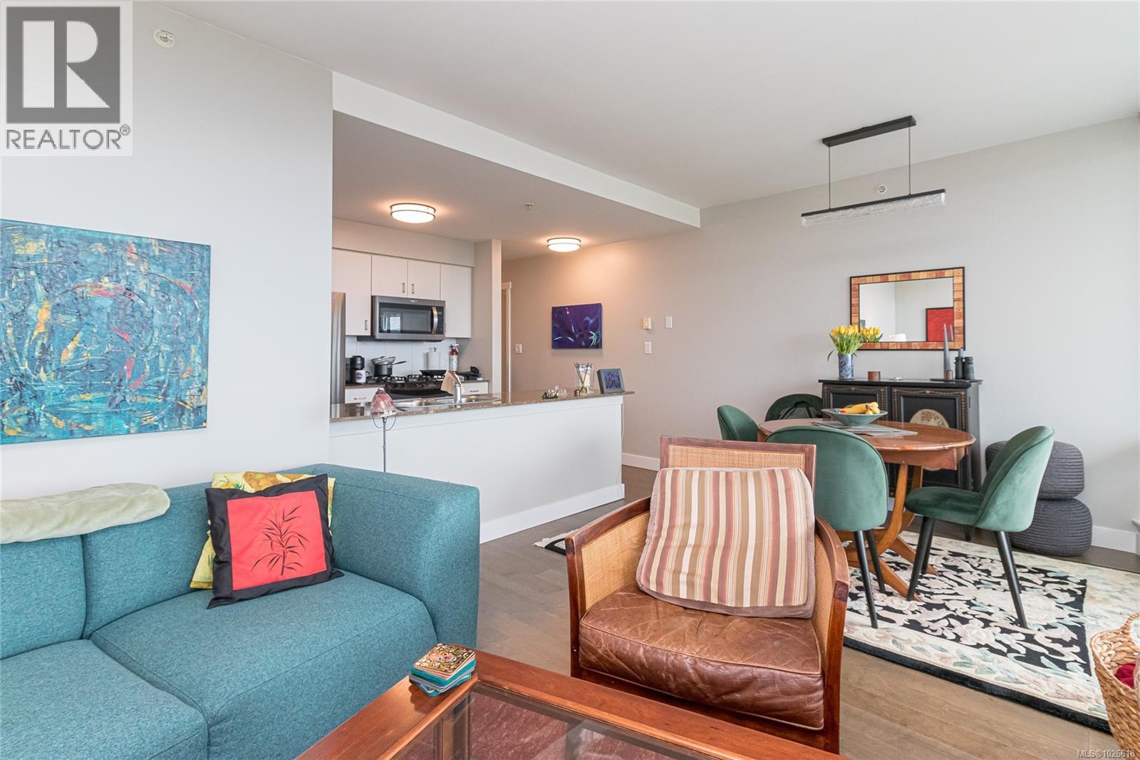 #1005 160 WILSON ST - 12