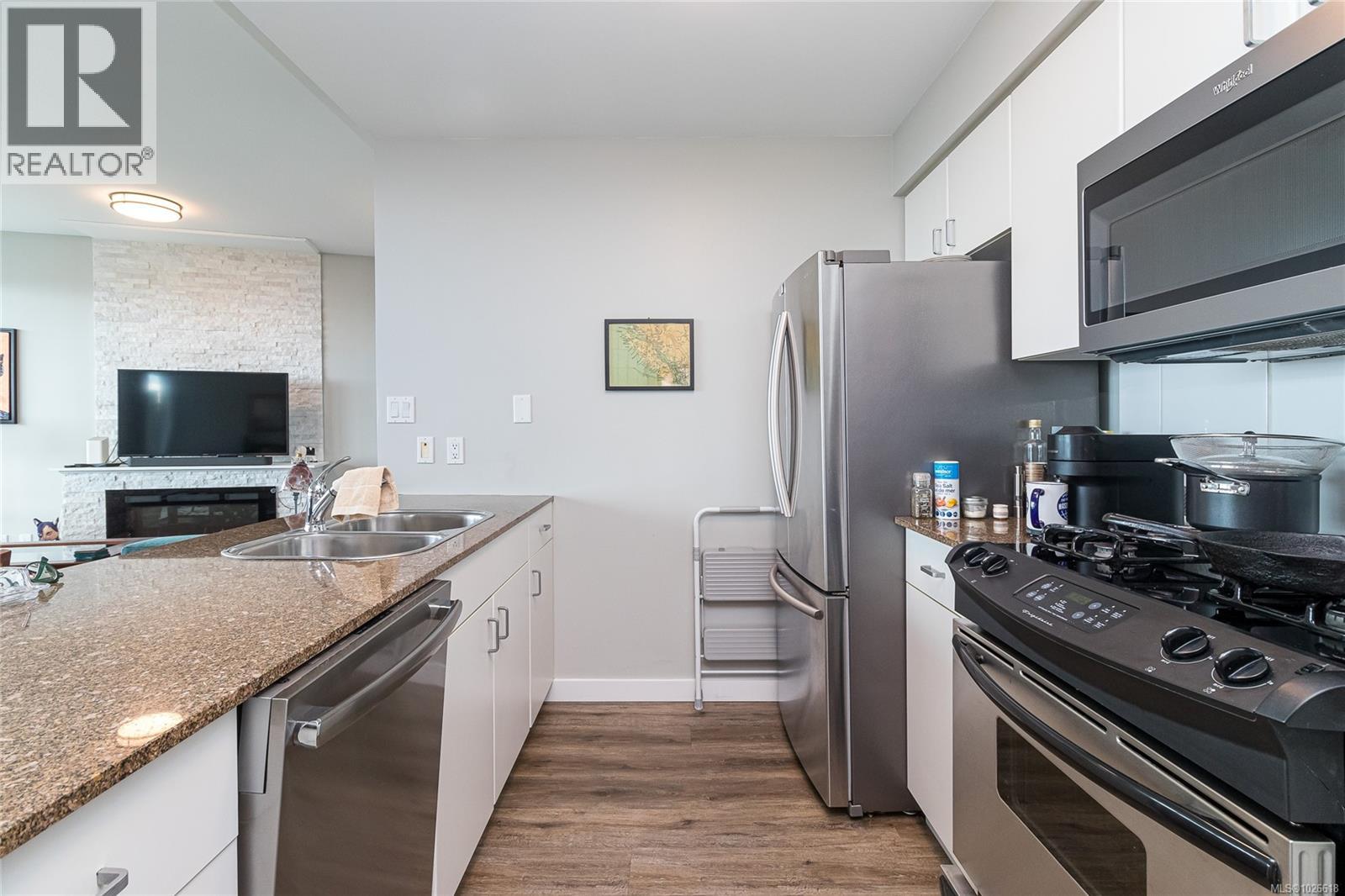 #1005 160 WILSON ST - 19