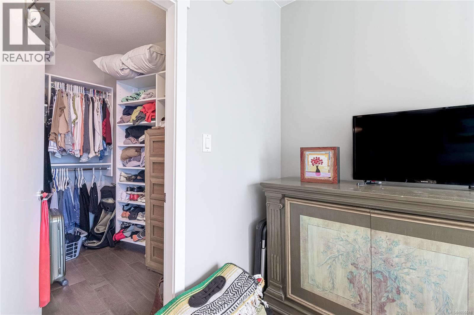 #1005 160 WILSON ST - 24