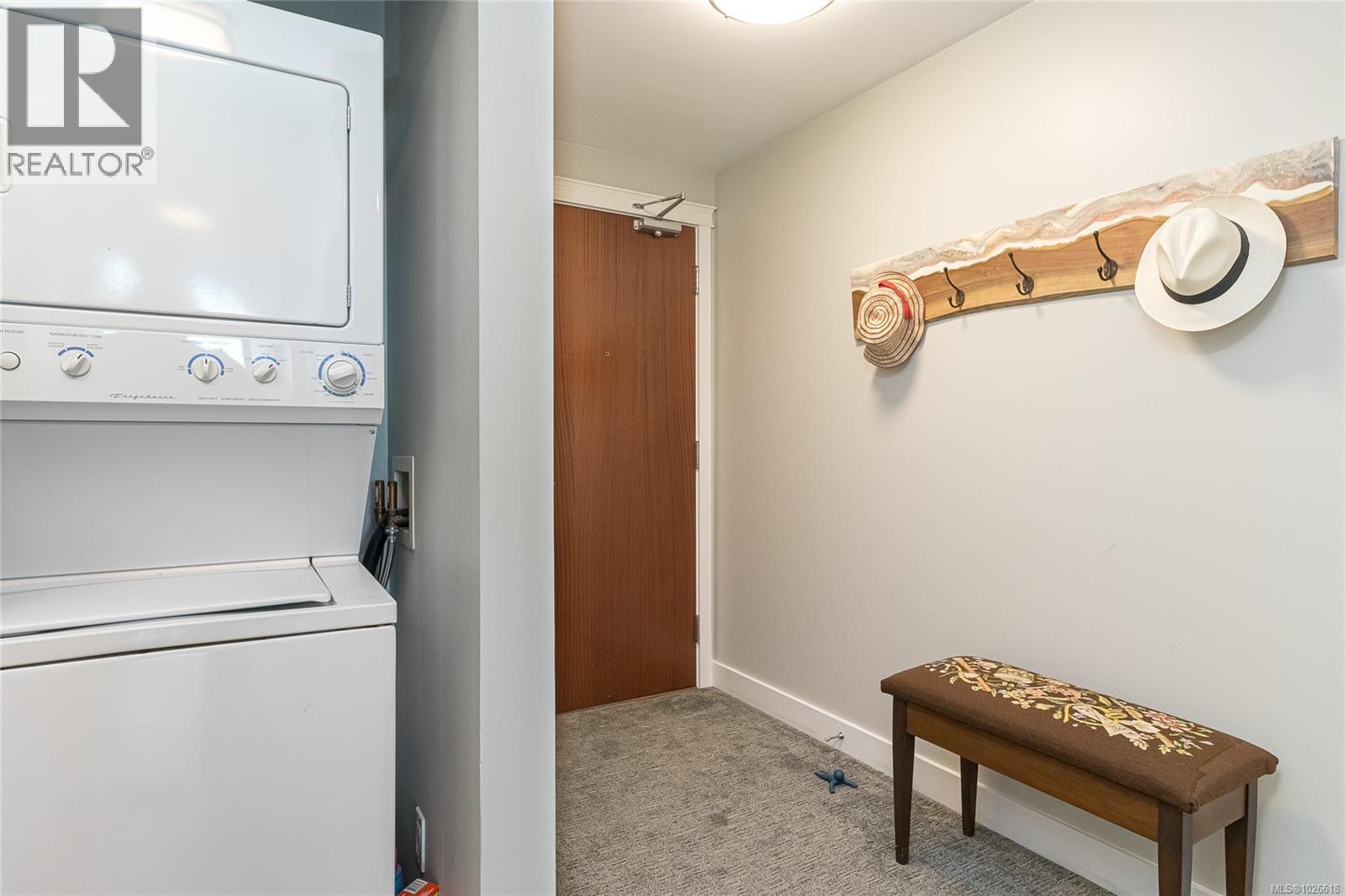 #1005 160 WILSON ST - 28