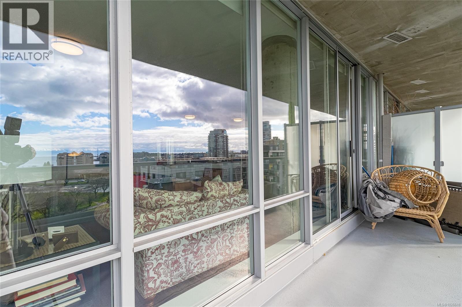 #1005 160 WILSON ST - 32