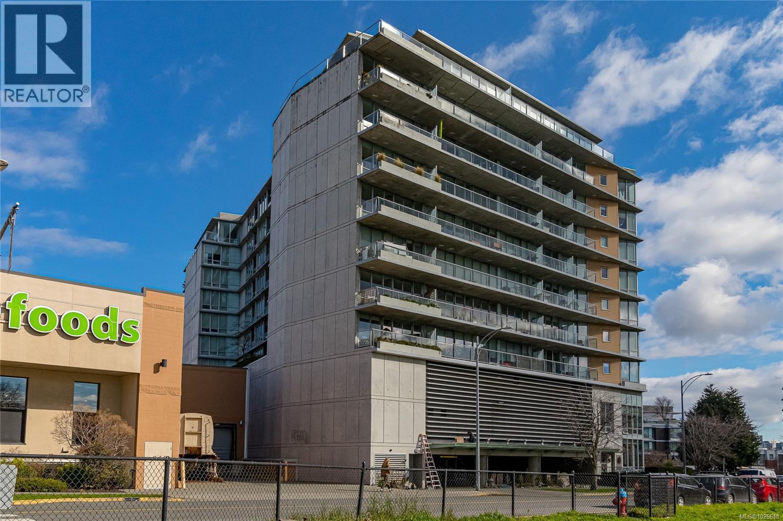 #1005 160 WILSON ST - 4