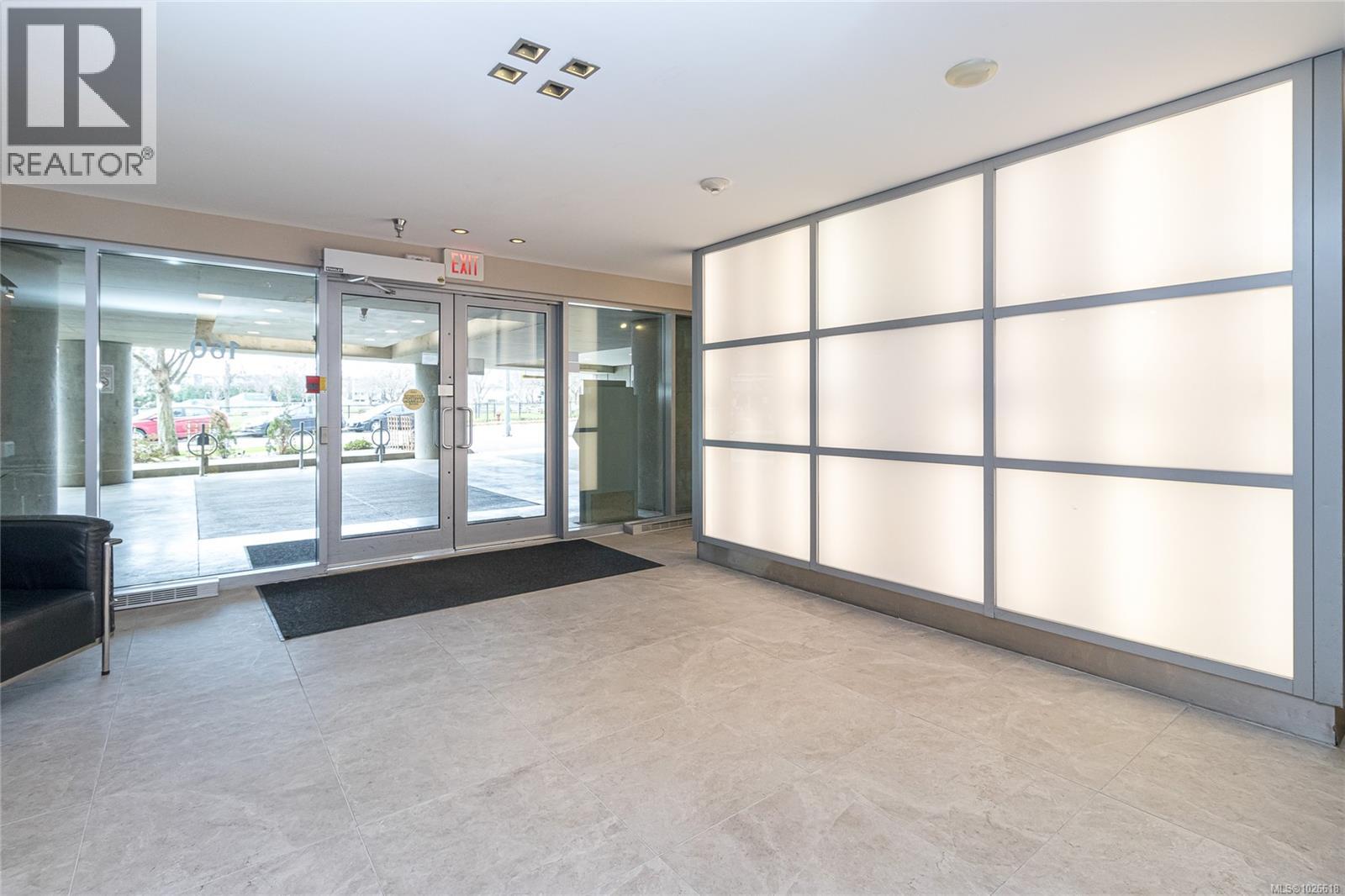 #1005 160 WILSON ST - 8