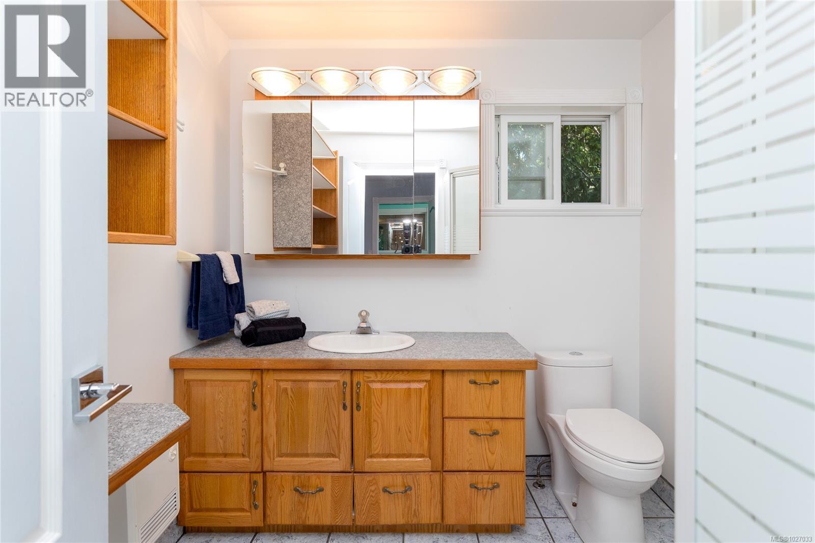  4964 Lochside Drive, Saanich