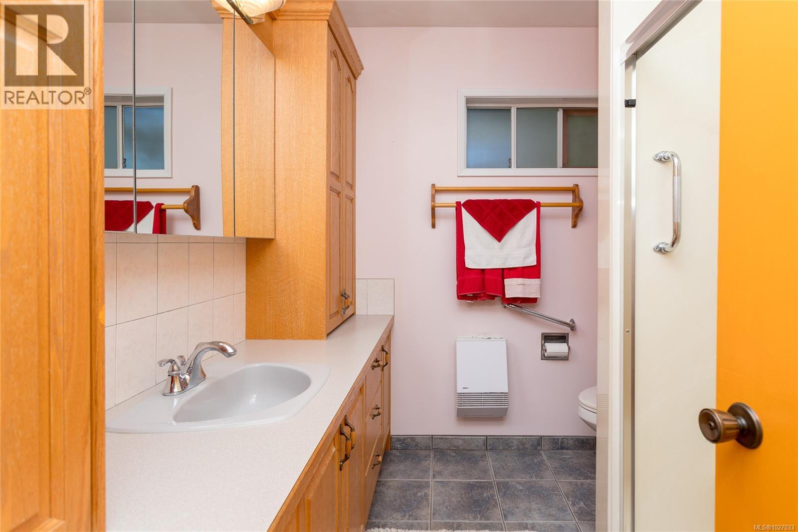  4964 Lochside Drive, Saanich