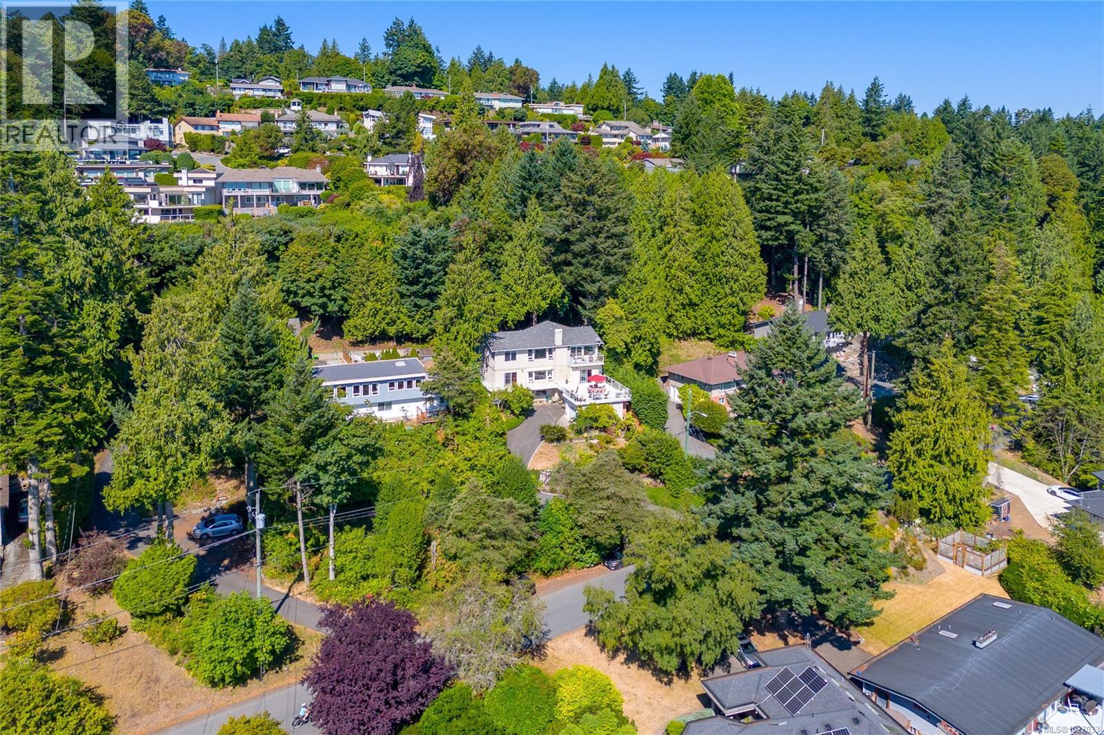  4964 Lochside Drive, Saanich