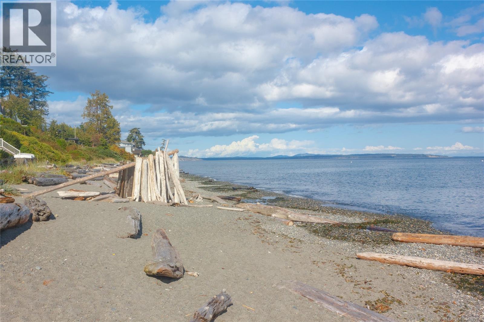  4964 Lochside Drive, Saanich