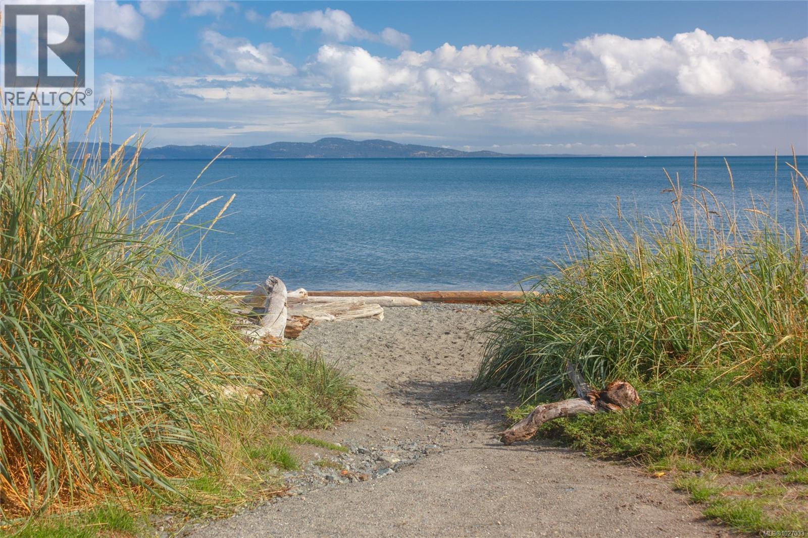  4964 Lochside Drive, Saanich