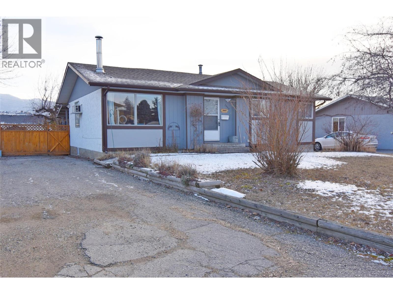2004 20 Avenue - 1
