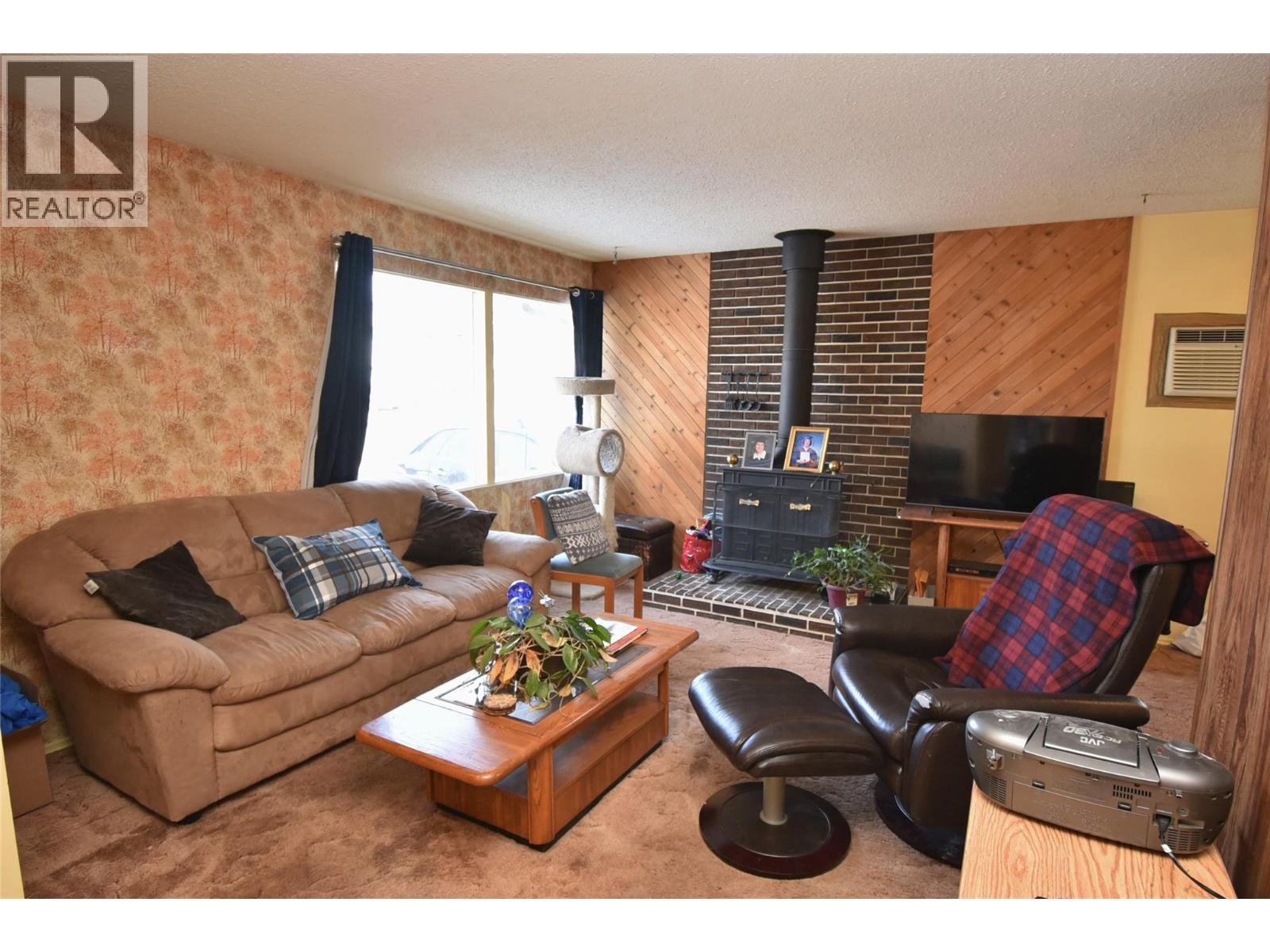  2004 20 Avenue, Vernon