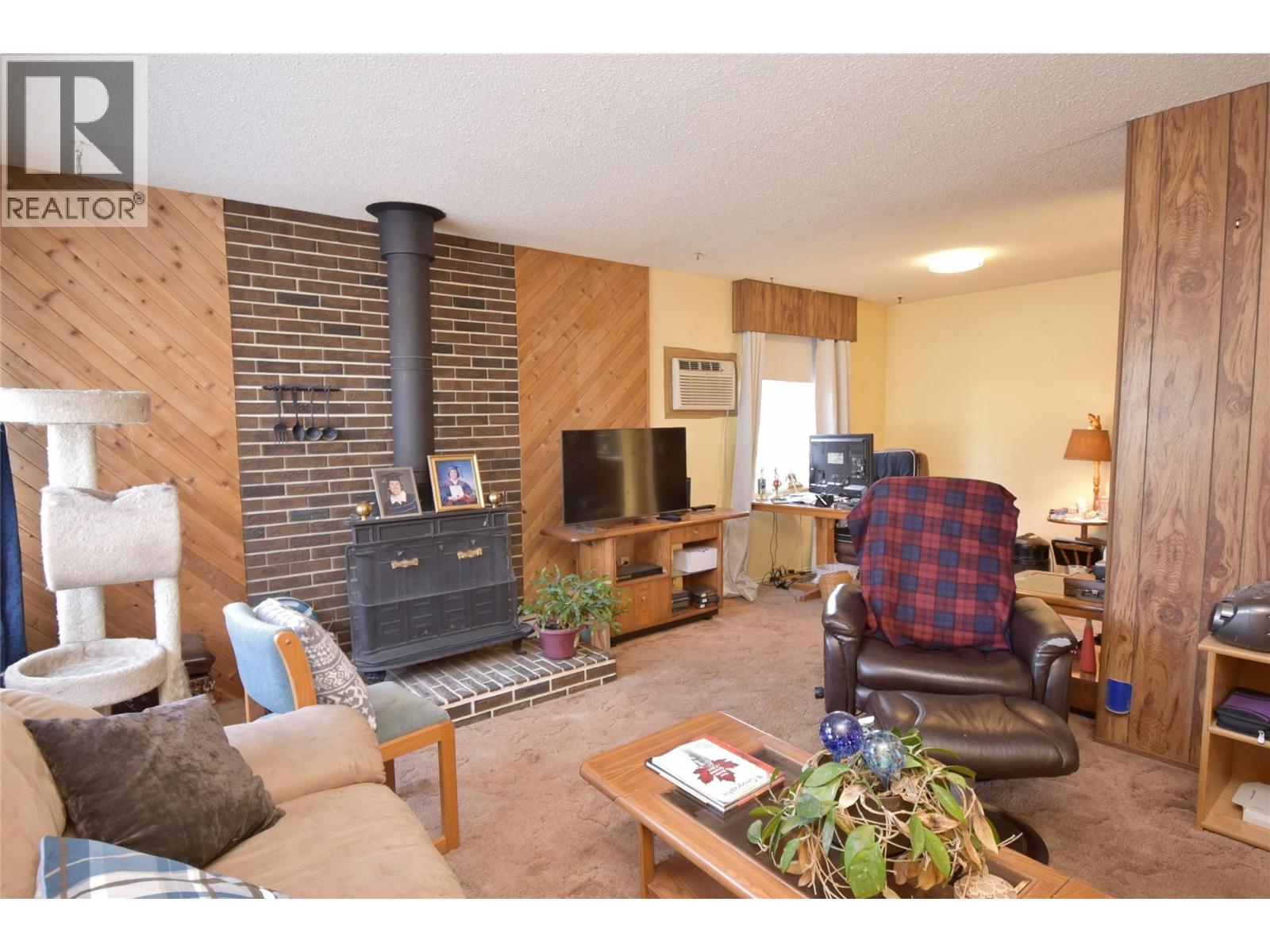  2004 20 Avenue, Vernon