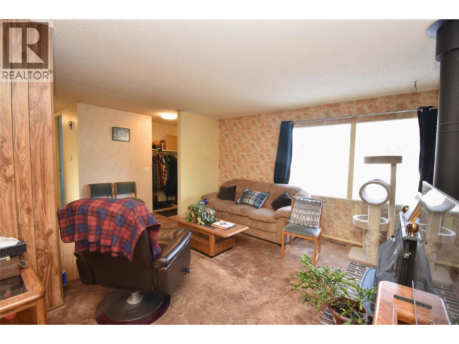  2004 20 Avenue, Vernon