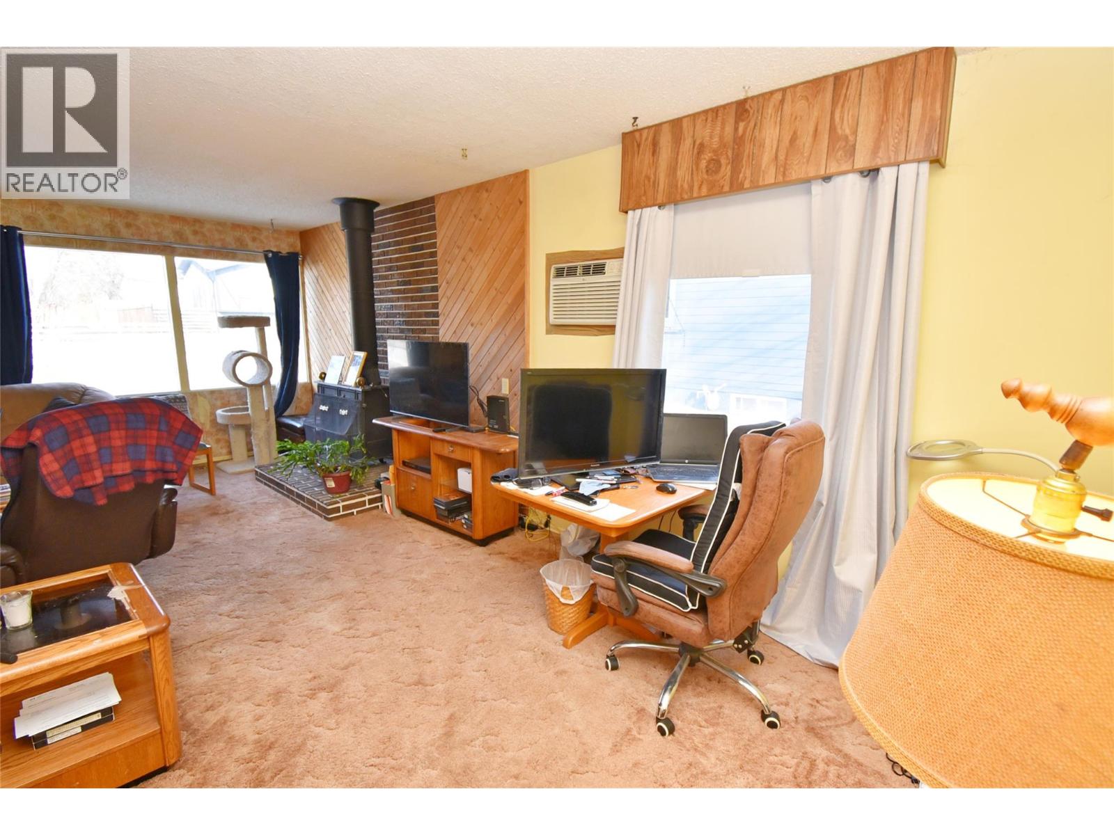  2004 20 Avenue, Vernon