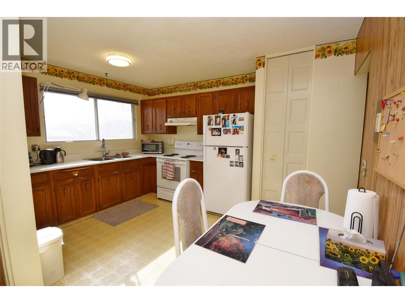  2004 20 Avenue, Vernon